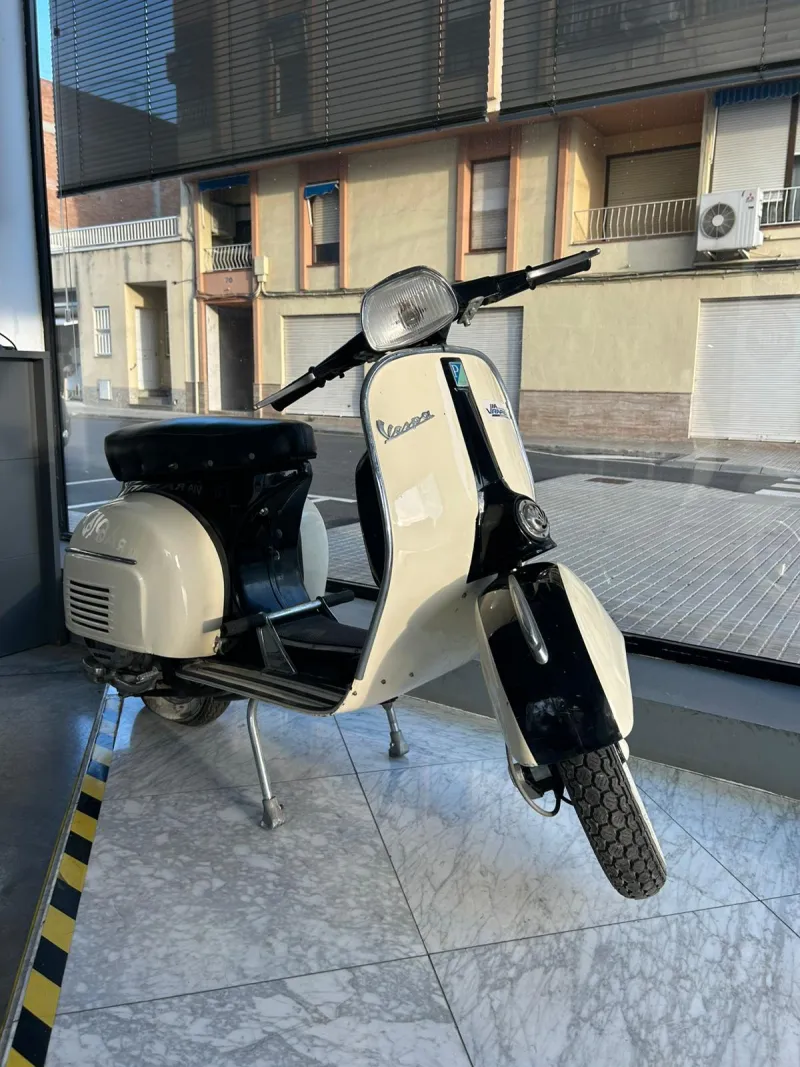 Vespa decorativa en la recepción